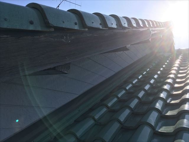 屋根の端部をふさぐ破風板